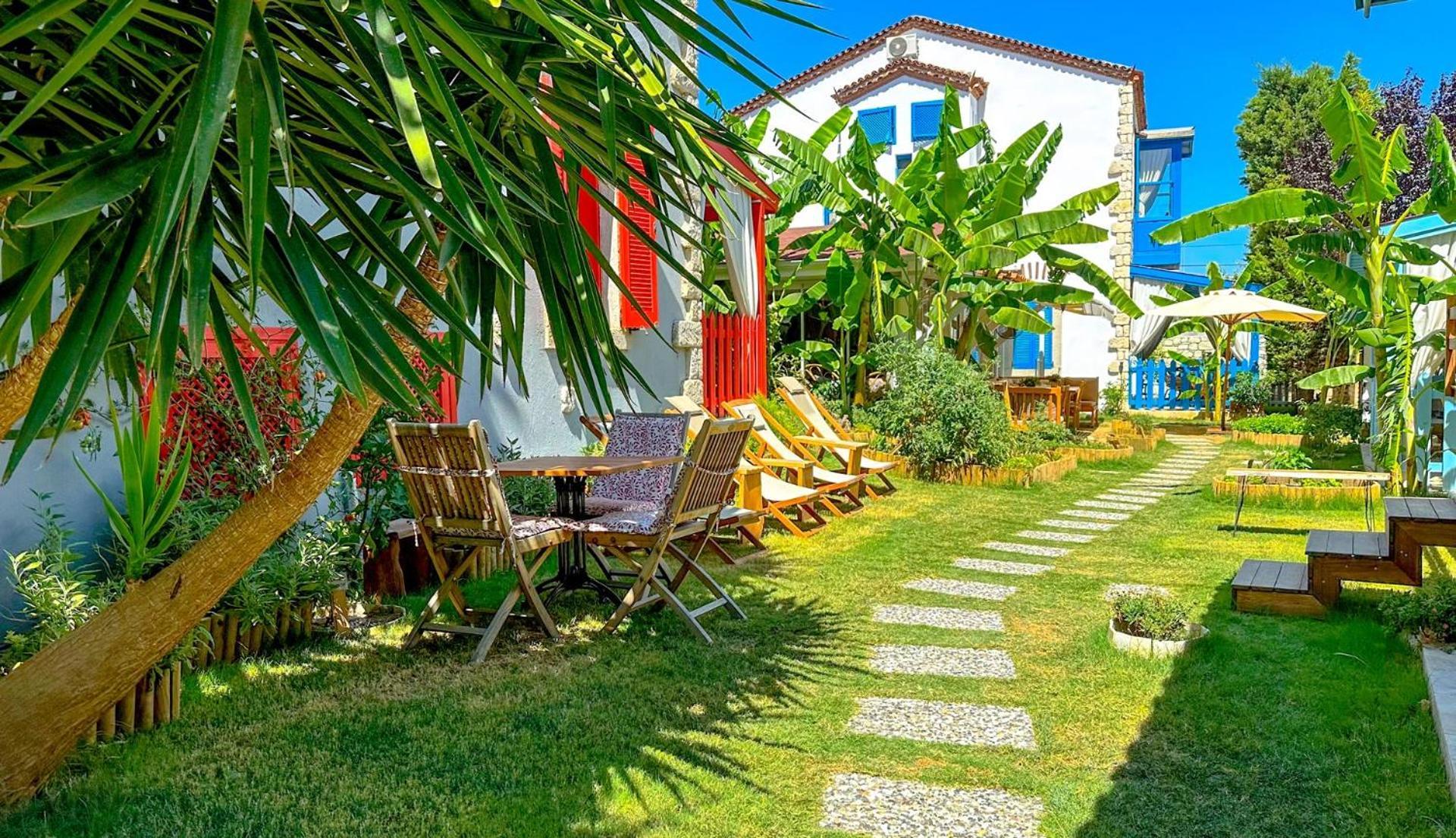 Banana - Adults Only Otel 3*