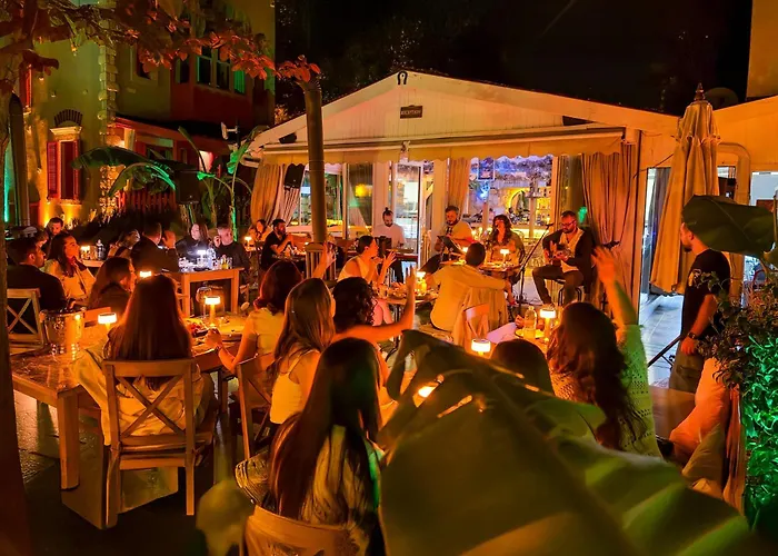 Banana Alacati Food & Stay - Adults Only