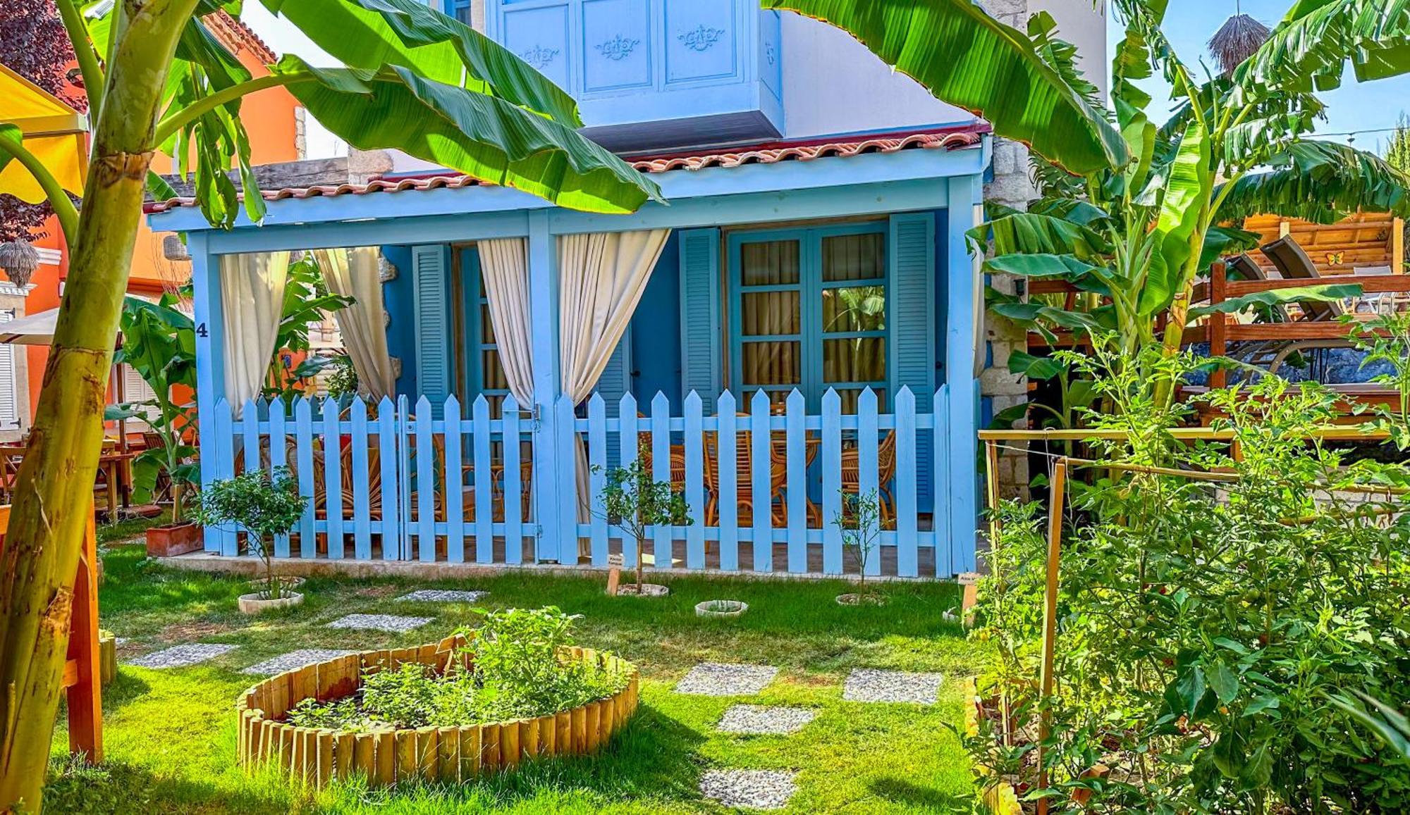 Banana Food & - Adults Only Hotel