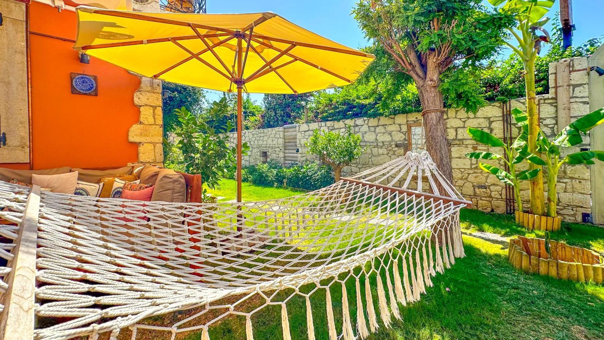 Banana Food & - Adults Only Hotel 3*