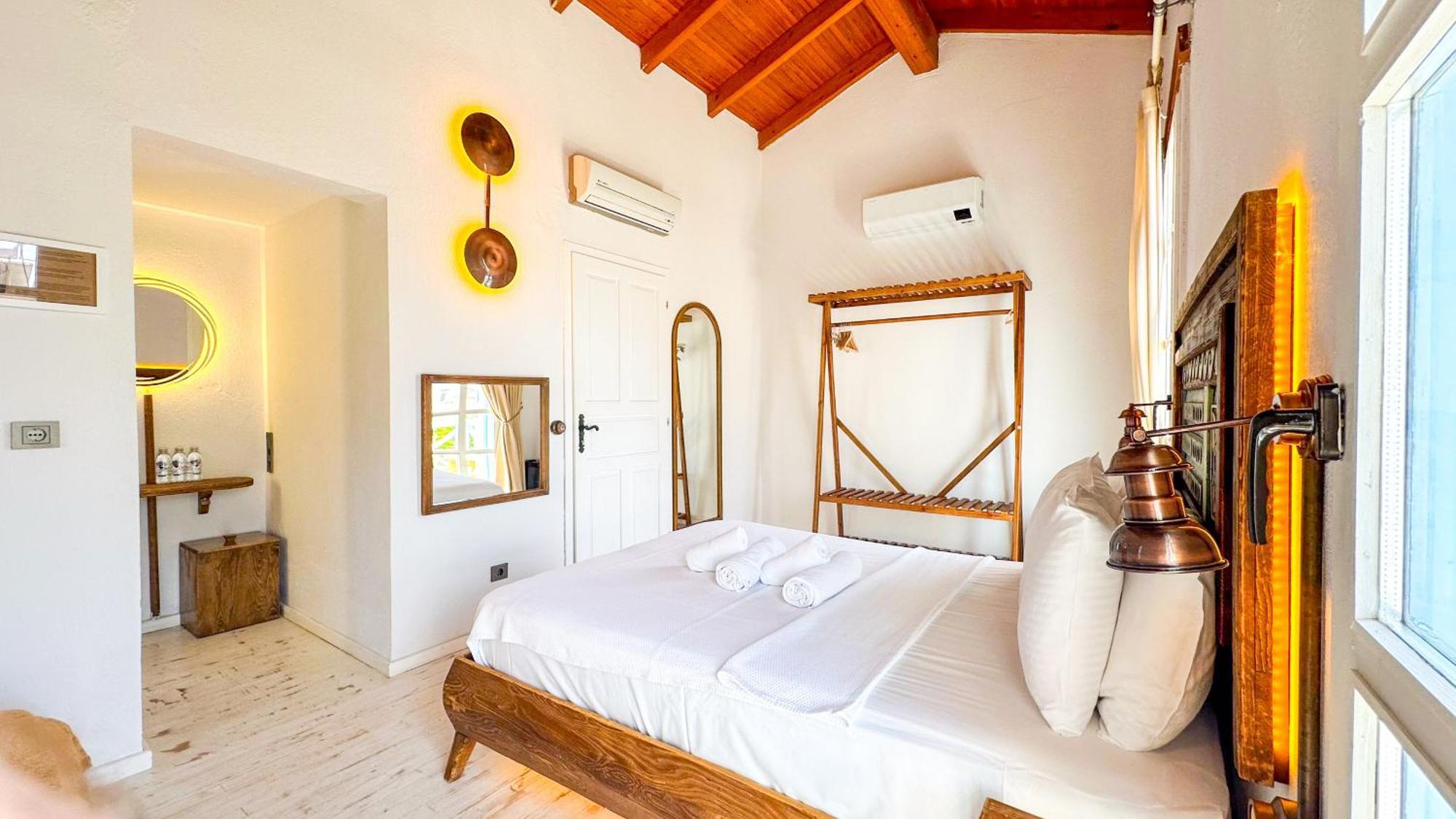 Banana Food & - Adults Only Hotel 3*