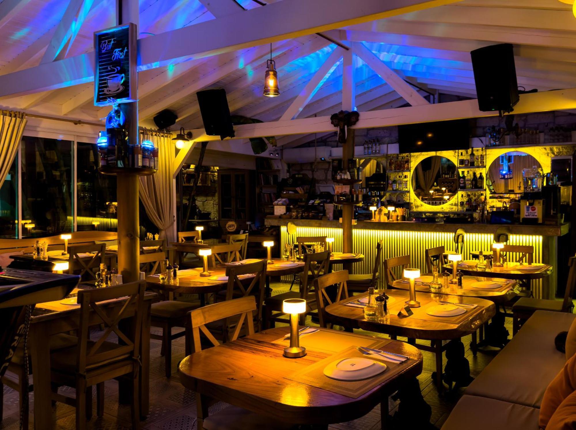 Banana Food & - Adults Only Hotel 3*